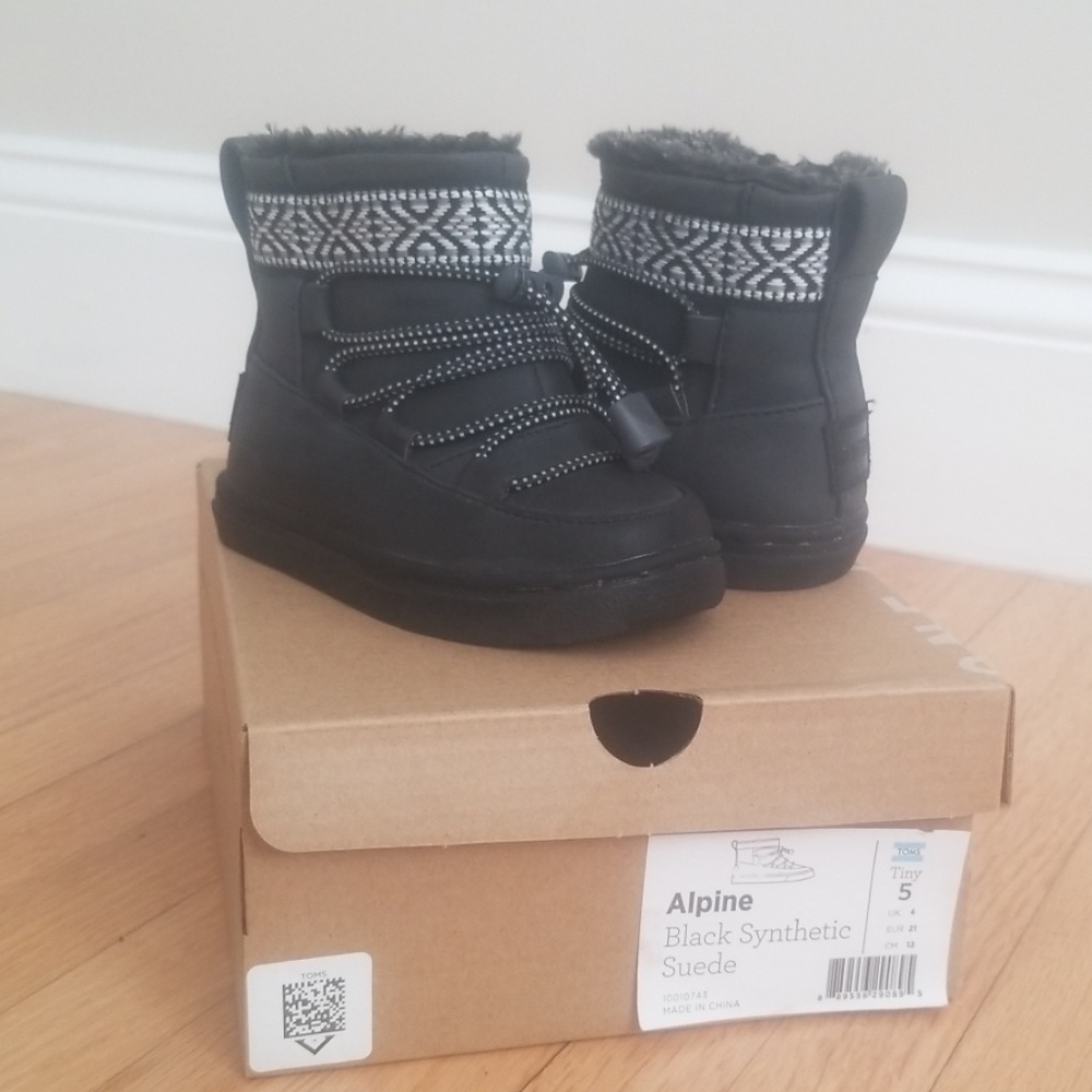 Tom's  Tiny Boots